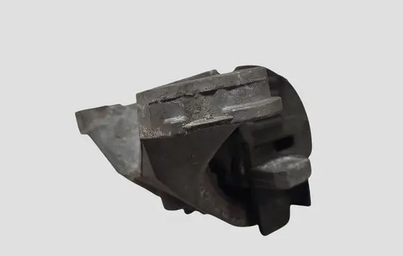 Peugeot 407 Engine mount bracket
