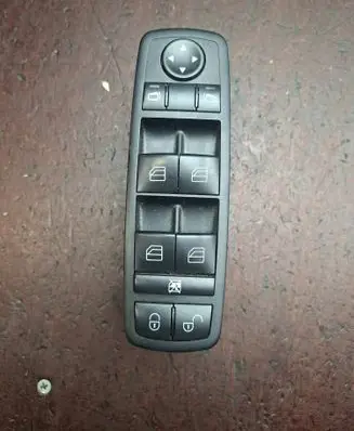 Mercedes-Benz B W245 Electric window control switch A1698206610 03728260