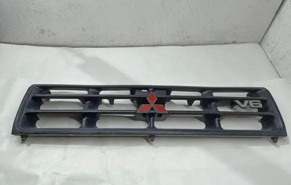 Mitsubishi Pajero Front grill MR300643 98V10