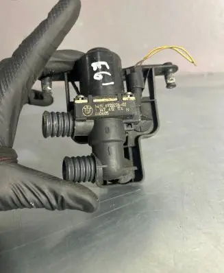 BMW 5 E60 E61 Coolant heater control valve 6920226 1147412174
