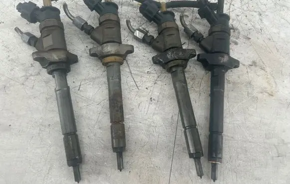 Ford Mondeo MK IV Fuel injectors set 0445110311