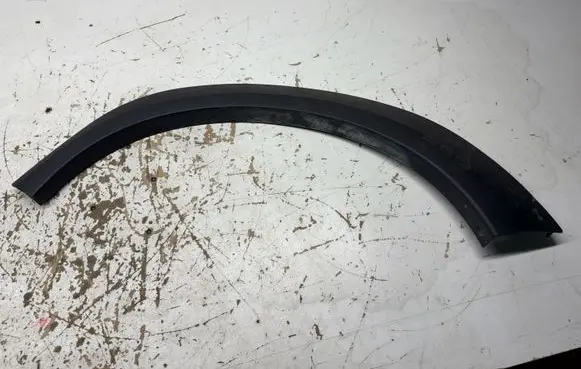 Volvo XC70 Rear arch trim 31283106