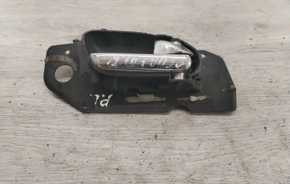 Peugeot 607 Front door interior handle