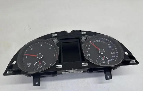 Volkswagen PASSAT B7 Speedometer (instrument cluster) 3AA920880C