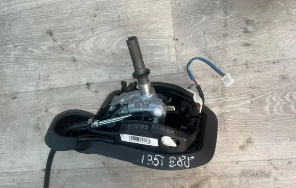 BMW 1 E82 E88 Gear shifter/selector 7561187