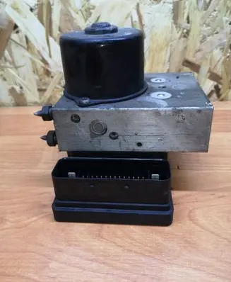 Volvo V70 ABS Pump P08619974