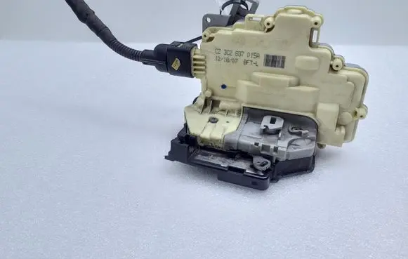 Audi Q7 4L Front door lock 3C2837015A