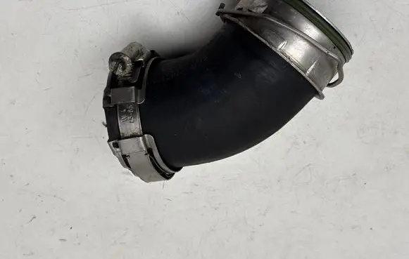 Audi Q7 4L Intercooler hose/pipe 7L6145943B