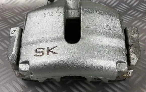 Volkswagen Jetta VI Front brake caliper 