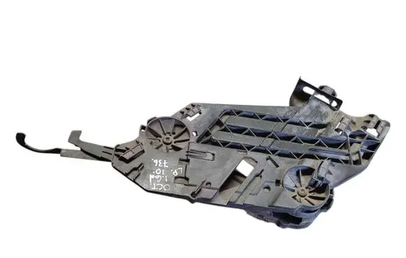 Skoda Octavia Mk2 (1Z) Headlight/headlamp mounting bracket 17035201