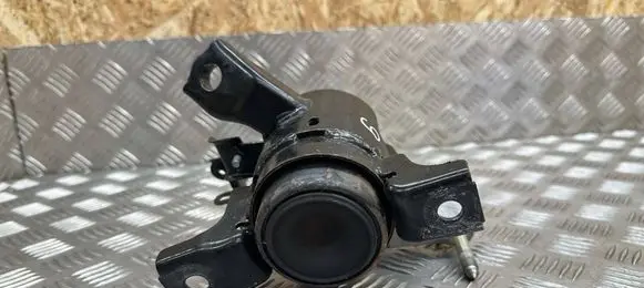 Toyota RAV 4 (XA40) Engine mount bracket J3011916