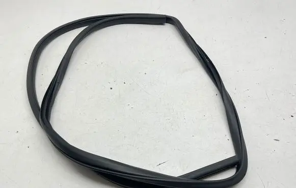 Nissan X-Trail T32 Rear door rubber seal (on body) 