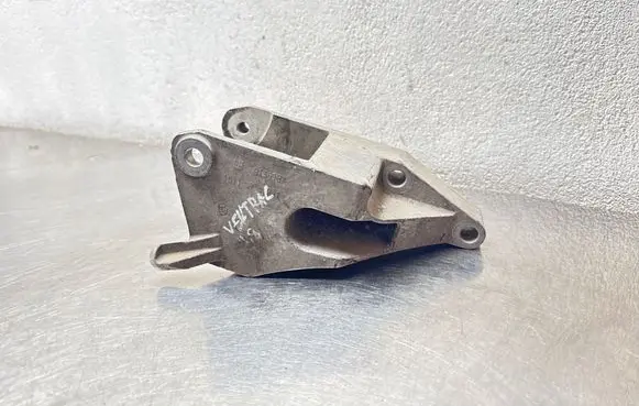 Opel Vectra C Engine mounting bracket 9156987