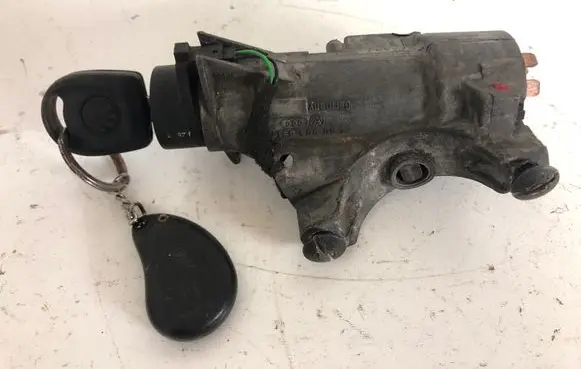 Volkswagen PASSAT B5.5 Ignition lock 4B0905851A