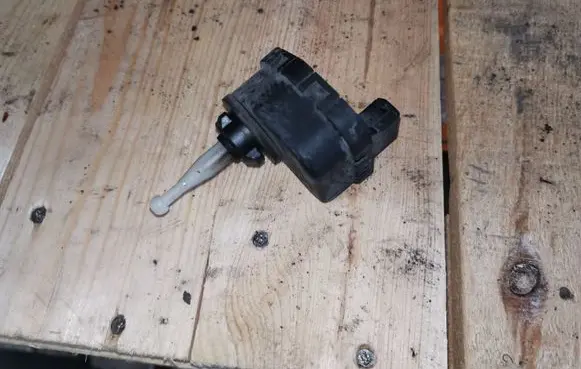 Audi A4 S4 B5 8D Headlight level adjustment motor 0307852315