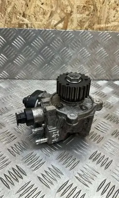 Skoda Octavia Mk3 (5E) Fuel injection high pressure pump 04L130755E 0445010538
