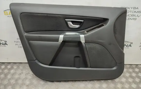 Volvo XC90 Front door card panel trim