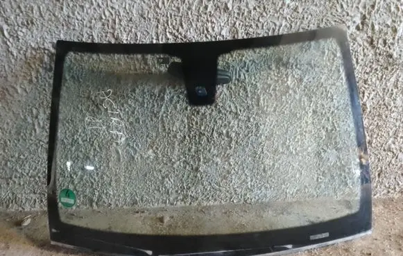 Opel Astra H Front windscreen/windshield window 