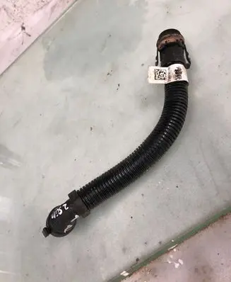 BMW X4 G02 Breather/breather pipe/hose 858025201