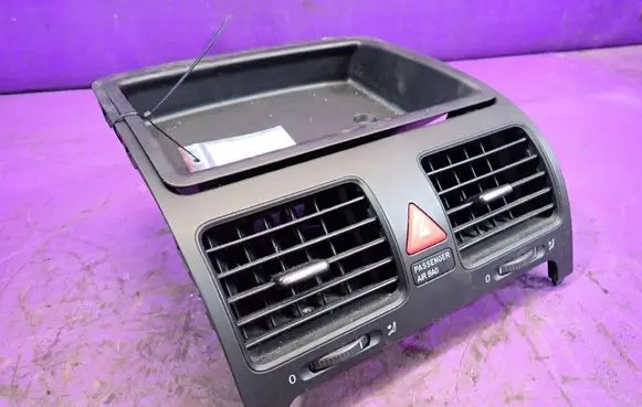 Volkswagen Golf V Dashboard side air vent grill/cover trim