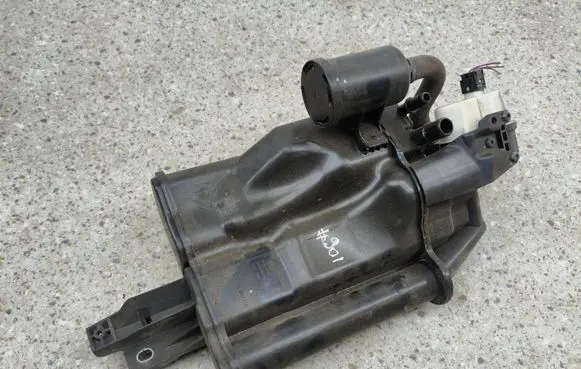 Audi A3 S3 8V Active carbon filter fuel vapour canister 5Q0201797H 500196A 04349206