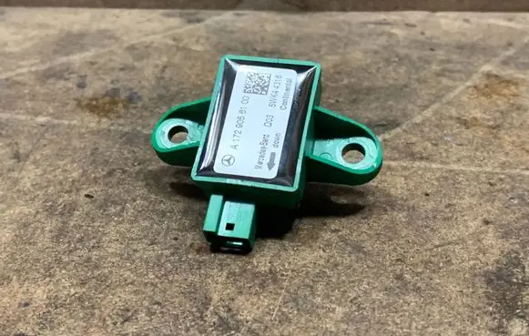 Mercedes-Benz SLK R172 Airbag deployment crash/impact sensor A1729056100