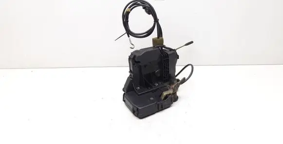 Mercedes-Benz E W212 Front door lock 2117200335