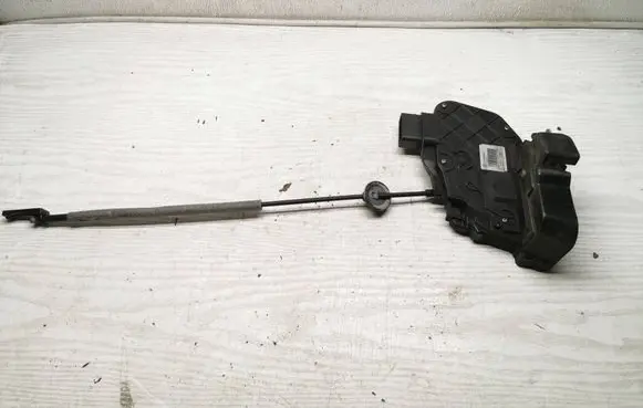 Volvo V70 Front door lock 31253674 986904104