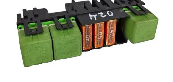 Peugeot 407 Fuse module 9620725080