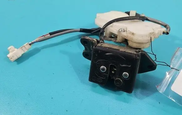 Toyota Avensis Verso Tailgate/trunk/boot lock/catch/latch IMPRK1543502