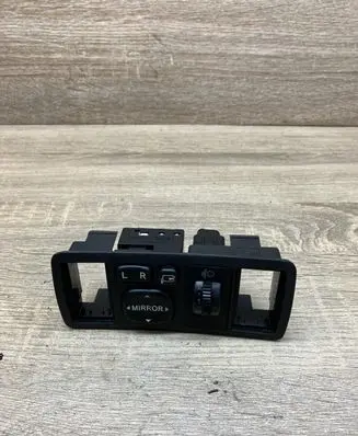 Toyota Avensis T250 Wing mirror switch 183575