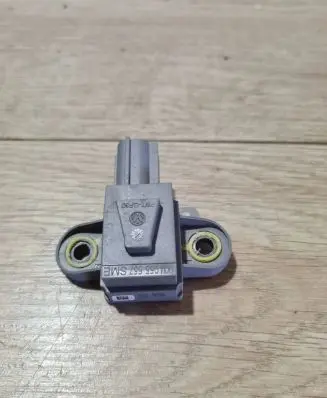 Volkswagen Golf VI Airbag deployment crash/impact sensor 1KM955557SME