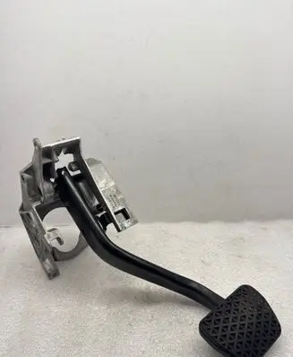 BMW 3 E90 E91 Brake pedal 6751975