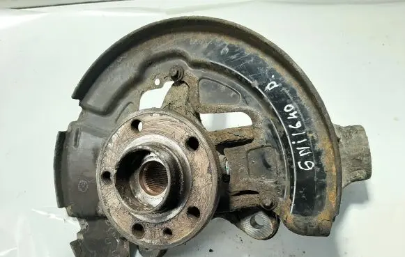 Volvo XC70 Front wheel hub