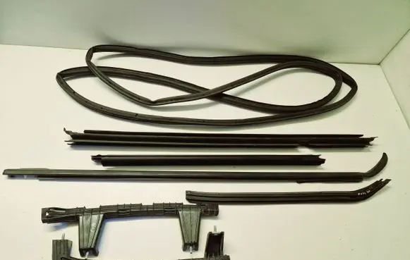 Ford Explorer VI Rear door glass trim molding FB537825861AC LB5BS25860AD LB5BS25604AL