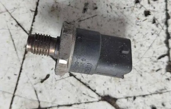 Fuel pressure sensor