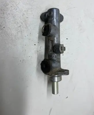 Volkswagen Golf IV Master brake cylinder 01642