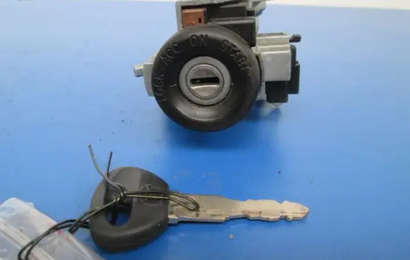 Mazda 323 Ignition lock