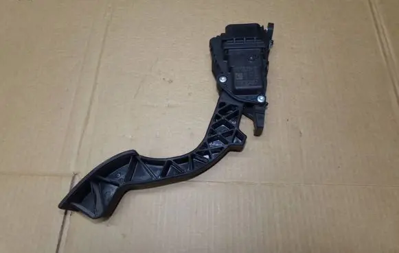 Volvo V50 Accelerator throttle pedal 4M519F836AH