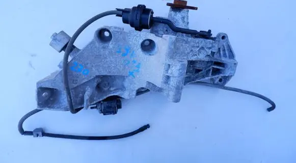 BMW 1 F20 F21 Engine mounting bracket 8575695