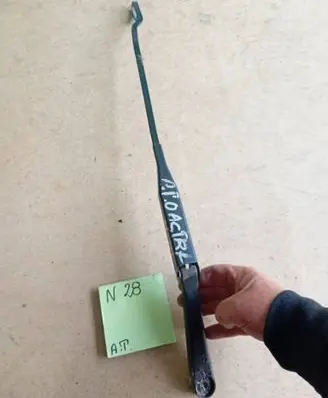 Opel Astra G Front wiper blade arm 988956556