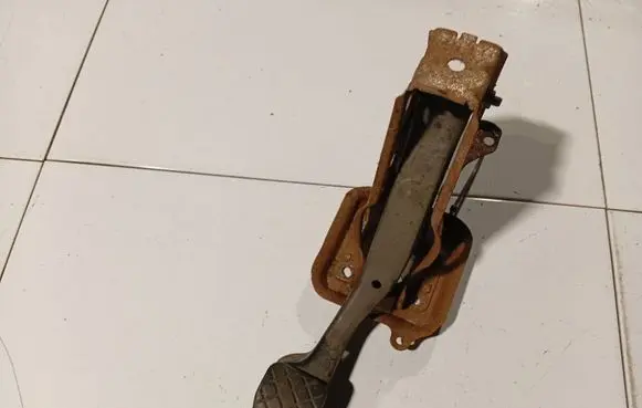 Skoda Octavia Mk2 (1Z) Brake pedal 1K1721057AL