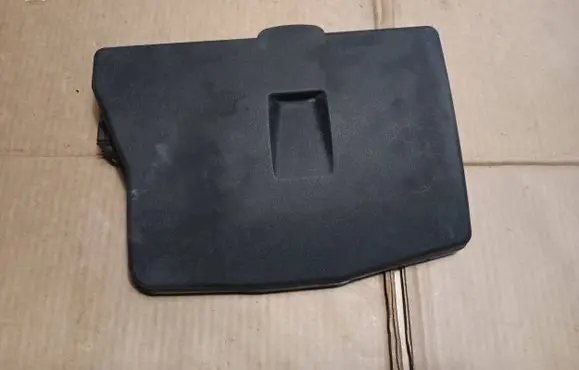 Toyota Avensis T270 Fuse box cover 8266205150 9374