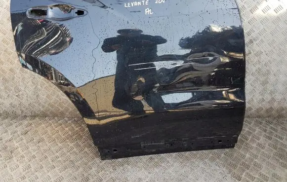 Maserati Levante Rear door 8378