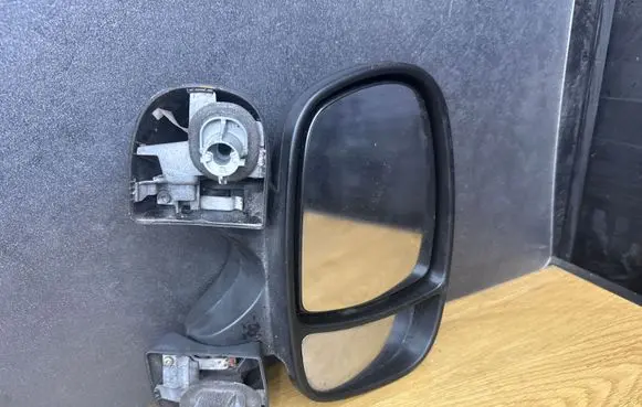 Opel Vivaro Manual wing mirror E2010022