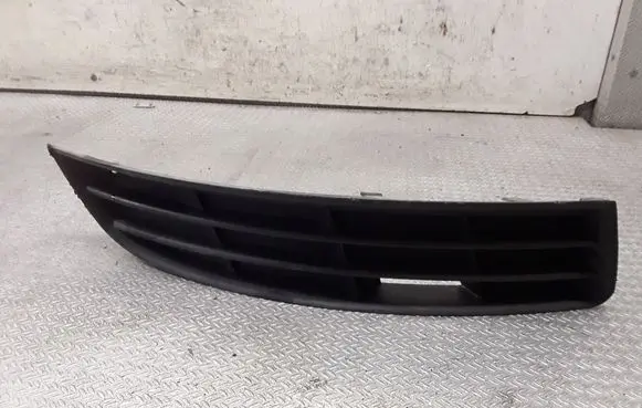 Volkswagen PASSAT B6 Front bumper lower grill