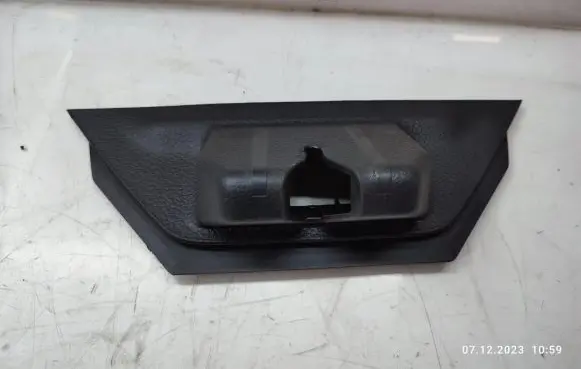 Volkswagen Touareg II Tailgate/boot lid lock trim 7P6827520C