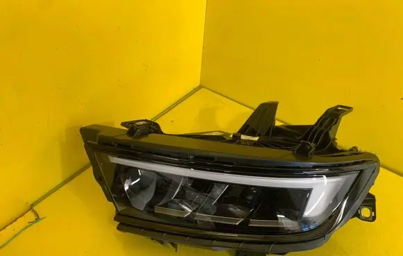 Opel Astra L Headlight/headlamp 9850326280