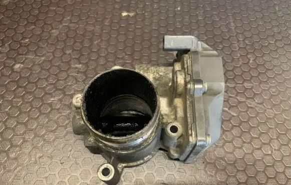 Volkswagen PASSAT B6 Throttle valve 03L128063E A2C53338105