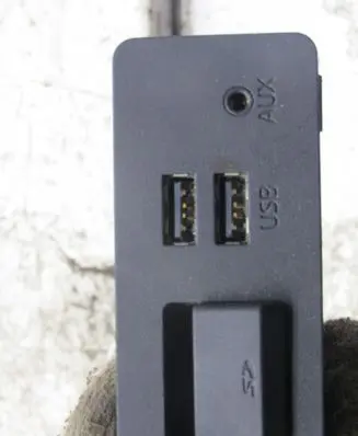 Mini One - Cooper F56 F55 AUX in-socket connector D09H-669U0